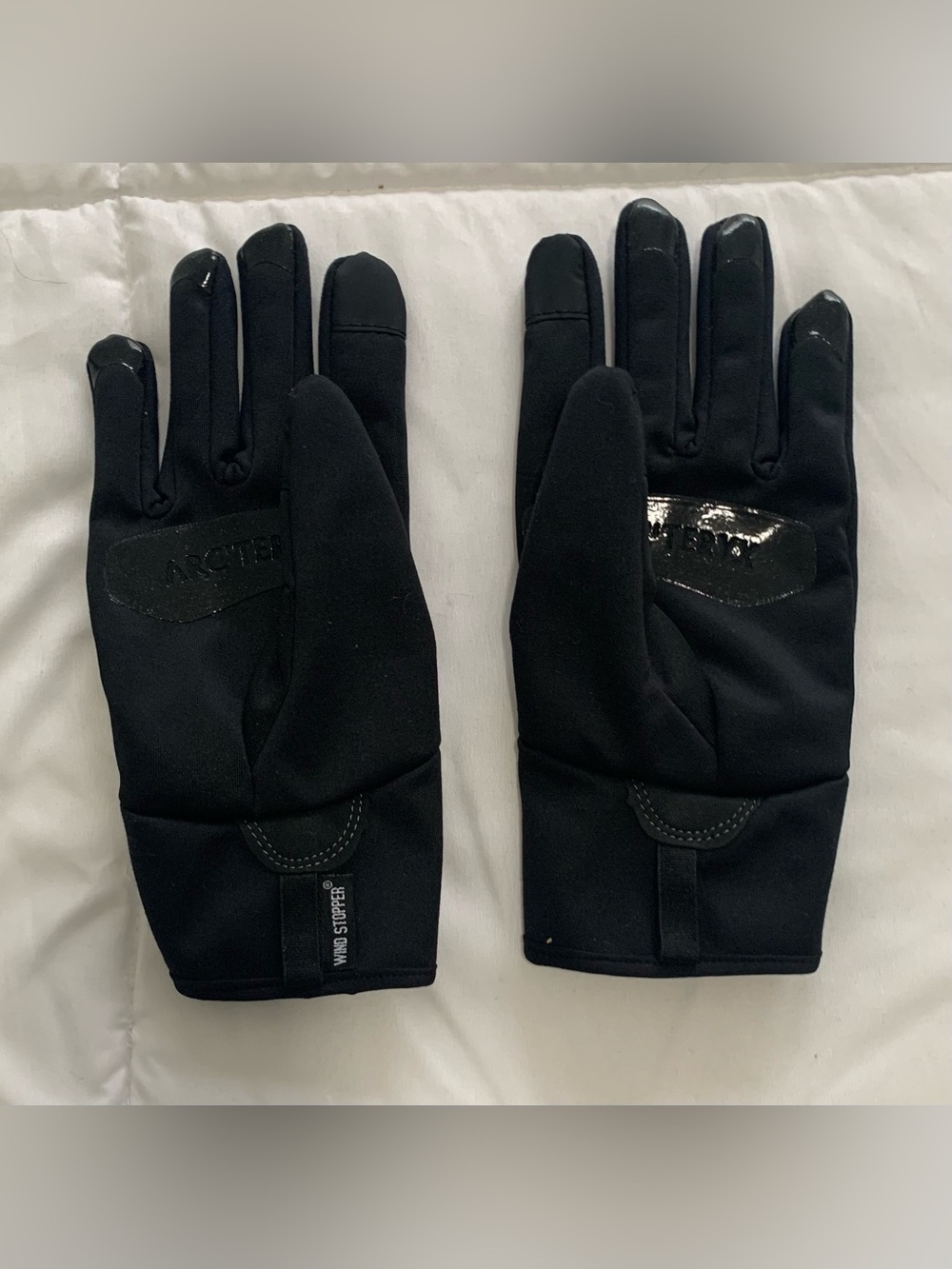 Like new Arc’Teryx wind stopper gloves